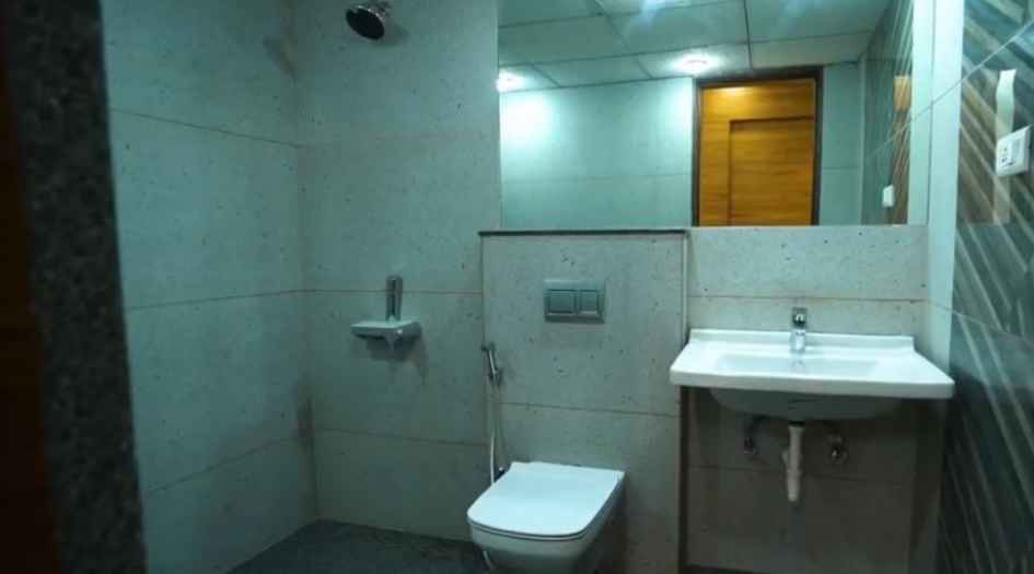 Kumar-Siddhachal-Gallery-Actual-Common-Bathroom